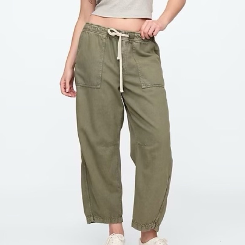 Gap Mid Rise Pull-On Soft Barrel Jeans